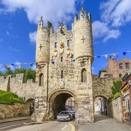 Pass The Keys Gorgeous Terrace Near Bishy Road * York