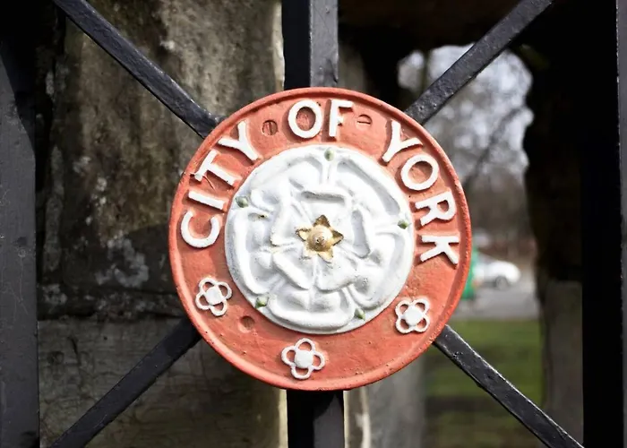 Pass The Keys Gorgeous Terrace Near Bishy Road York