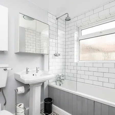 펜션 Pass The Keys Gorgeous Terrace Near Bishy Road