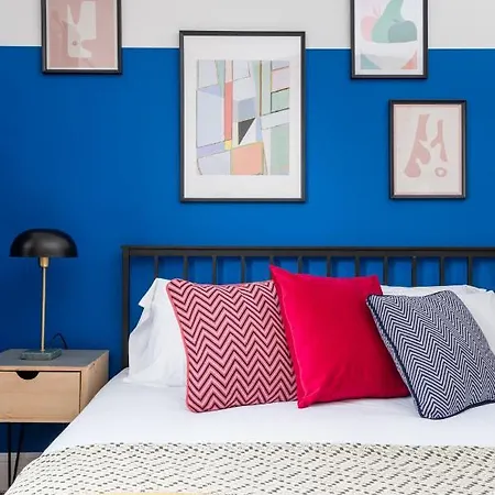 Pass The Keys Gorgeous Terrace Near Bishy Road 펜션 요크