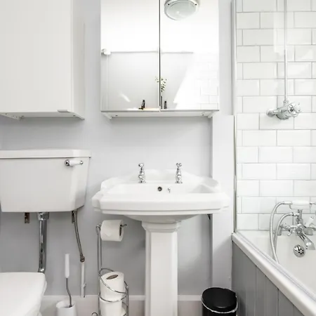 Pass The Keys Gorgeous Terrace Near Bishy Road *